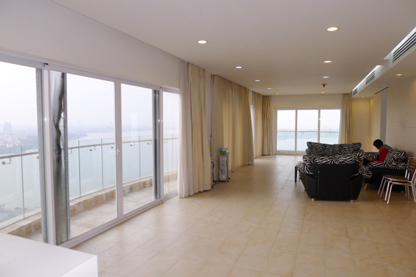 Golden West Lake, Apartment has a big stay lounge overlooking West Lake for rent