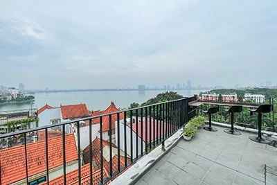 Luxurious 1-Bedroom Apartment with Breathtaking West Lake View