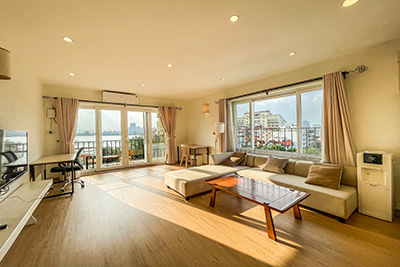 Prime To Ngoc Van Location - Luxurious 3-BR Apartment with Stunning Lake Views