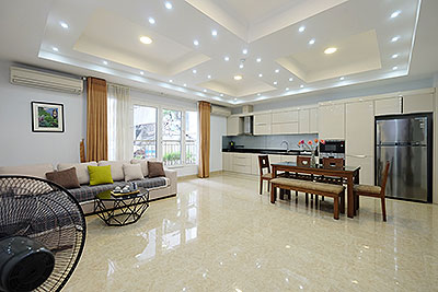 Căn hộ rộng 2 phòng ngủ ở Hoàn Kiếm, gần khách sạn Melia Hanoi