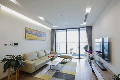 142sqm apartment for rent at Vinhomes Metropolis, view to Westlake 