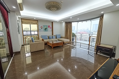 Cho thuê căn hộ dịch vụ 3 phòng ngủ, diện tích 150m² phố Đội Cấn