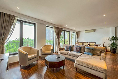 Cho thuê căn hộ duplex 3 phòng ngủ view Hồ Tây diện tích 240m2 tại quận Tây Hồ