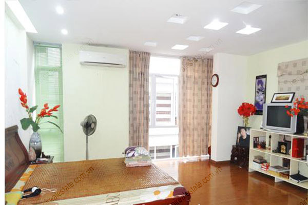 3 bedroom, modern house for rent in Ba Dinh district 10