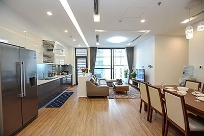 Cho thuê căn hộ 3 phòng ngủ tầng cao Vinhomes Metropolis M1 – 120m²