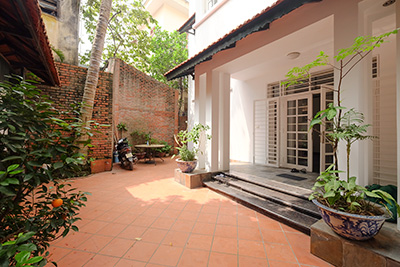 4 bedroom house for rent with spacious outdoor yard in Tay Ho, Hanoi