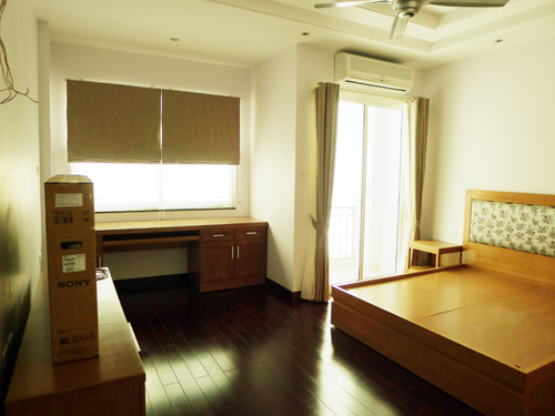 căn hộ đầy đủ tiện nghi với ban công đẹp cho thuê tại quận Hoàn Kiếm 