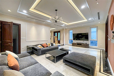 Cho thuê biệt thự Vinhomes Riverside 250m2, 5 phòng ngủ, view sông