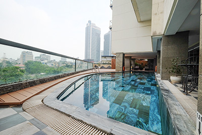 Awesome lake view 01-bedroom apartment in Skyline Tower to rent