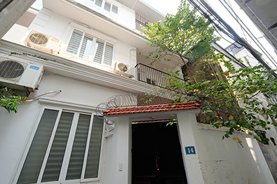 Beautiful 3 bedroom house with front yard in Tay Ho