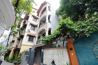 Beautiful 3-Bedroom House Near West Lake on Xuan Dieu Street, Tay Ho