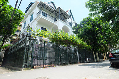 Beautiful Villa with 4 bedroom and 1 office  for rent in Tay Ho, Ha Noi