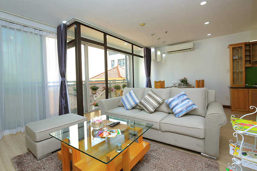 Beautiful and bright serviced apartment near Ngoc Khanh lake