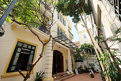 Beautiful house with front courtyard & big terrace in Tay Ho