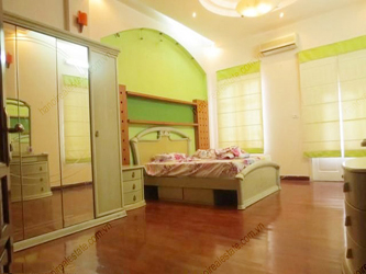 Nhà có phòng khách đẹp, phòng ngủ lớn cho thuê tại phố Đội Cấn, Ba Đình, Hà Nội