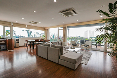 Cho thuê căn hộ 02 phòng ngủ, 200m2, view Hồ Tây, hiện đại, cao cấp tại đường Quảng An, Tây Hồ