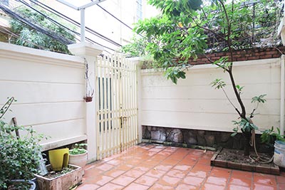 Big terrace 03 bedroom house to let in Tay Ho with fully furnished