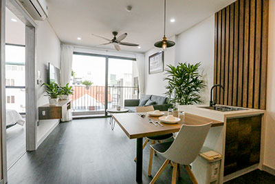 Cho thuê căn hộ dịch vụ mới hoàn thiện, có thiết kế bồn tắm tại đường Tô Ngọc Vân, quận Tây Hồ