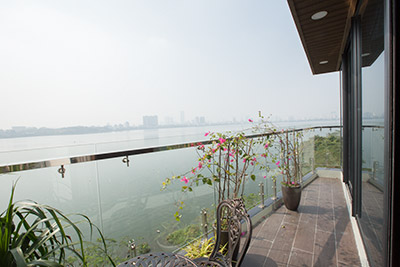 Lake front apartment with 01 bed in Yen Phu Village, brand new