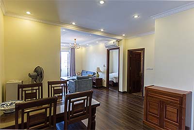 Căn hộ 2pn cho thuê tai đường Âu Cơ, đầy đủ nội thất có ban công.
