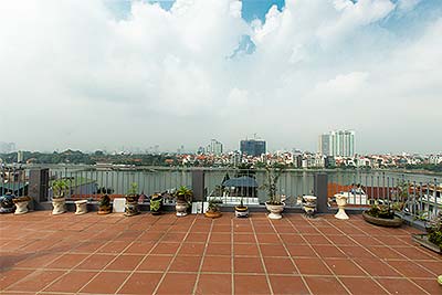 Modern and brand new 02BRs apartment on Tu Hoa St, looking over to Westlake