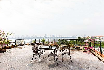 Spacious top floor apartment with lake view & balcony in Xom Chua