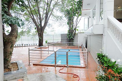 Cho Thuê Biệt Thự ven hồ, Có bể bơi, sân vườn và gara ô tô