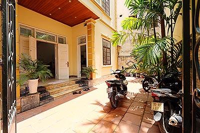 Charming House with Front Courtyard for Rent in Tay Ho, Hanoi