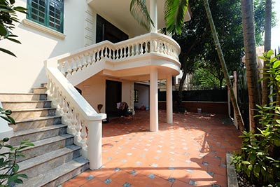 Charming house with front courtyard on To Ngoc Van, Tay Ho for rent