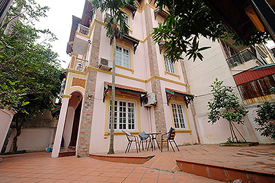 Charming house with large garden to rent in Tay Ho