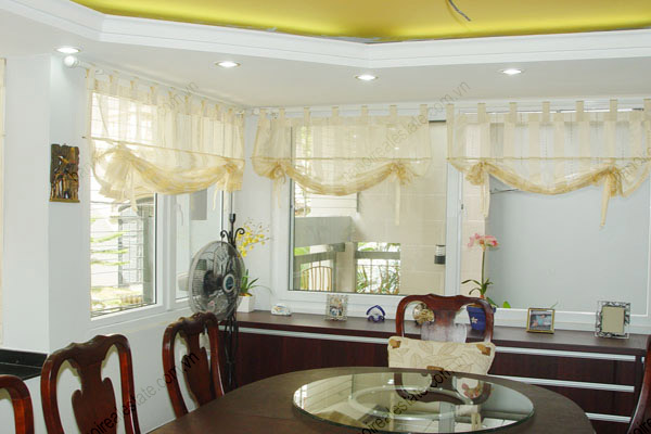 Charming, luxyry house with 4 bedroom, a garage for rent in Ba Dinh district 10