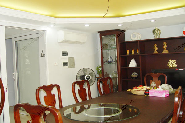 Charming, luxyry house with 4 bedroom, a garage for rent in Ba Dinh district 11