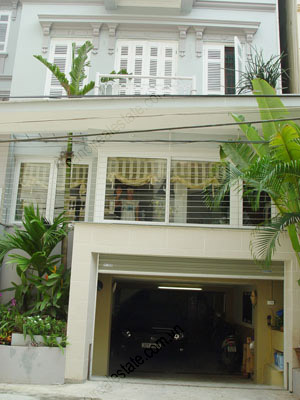 Charming, luxyry house with 4 bedroom, a garage for rent in Ba Dinh district 3