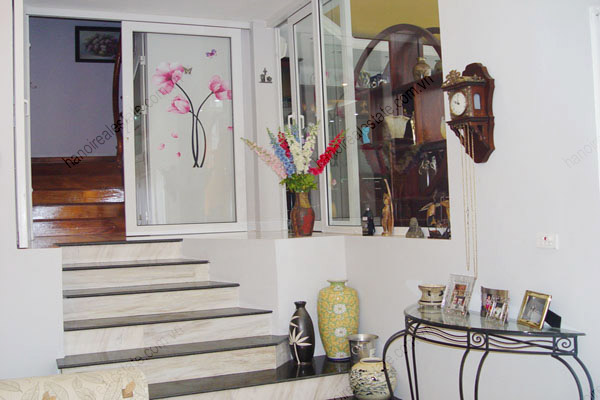 Charming, luxyry house with 4 bedroom, a garage for rent in Ba Dinh district 8