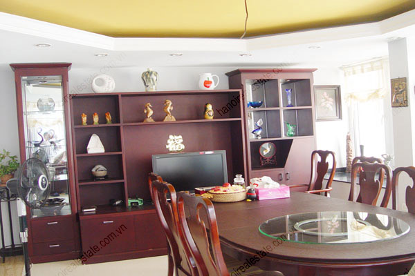 Charming, luxyry house with 4 bedroom, a garage for rent in Ba Dinh district 9