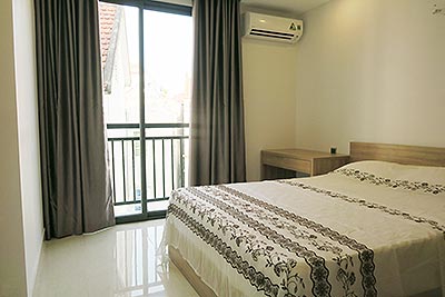 Cheap price 01BR apartment on Lac Long Quan Rd, near Buoi Market 