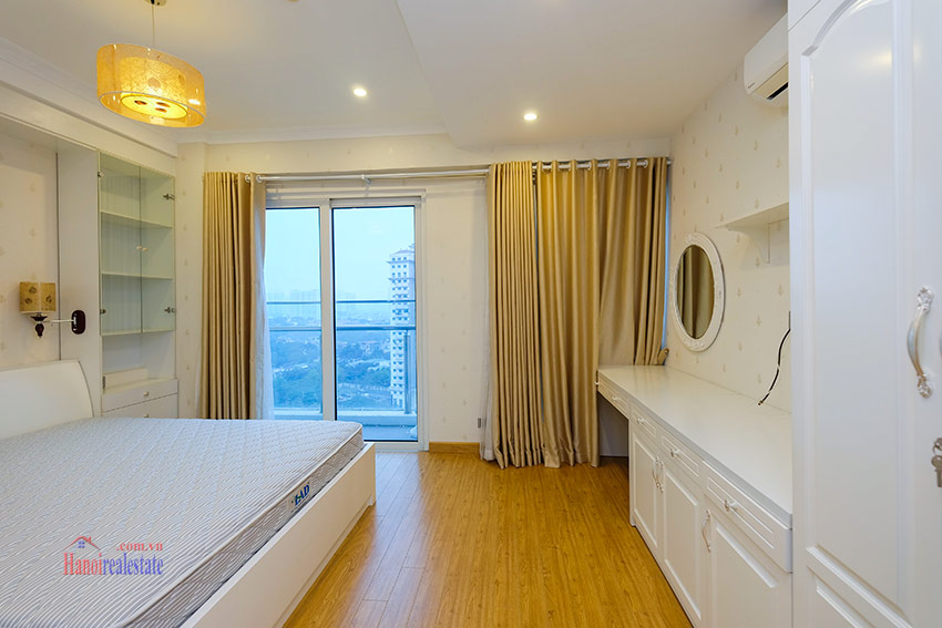 Ciputra: Fully furnished 3+1 bedrooms apartment on high floor of L1 17