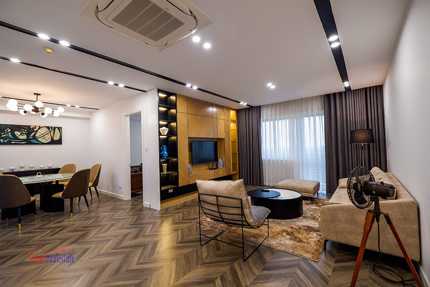 Ciputra: Modern well renovated 3-bedroom apartment on high floor of E4 4
