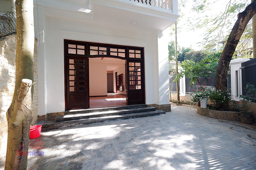Ciputra: Traditional renovated cornered 04BRs house in C1, short walk to UNIS 2