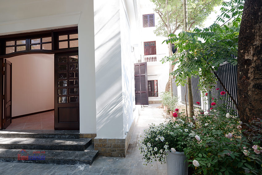 Ciputra: Traditional renovated cornered 04BRs house in C1, short walk to UNIS 3