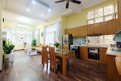 Cozy 3-bedroom apartment with balcony in Tay Ho to rent