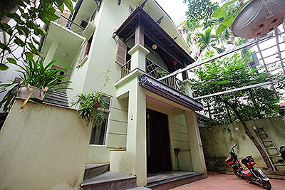 Cozy 4-bedroom house with courtyard & party furnished in To Ngoc Van