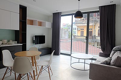 Cozy and brand new 01BR apartment on Doi Can, street view