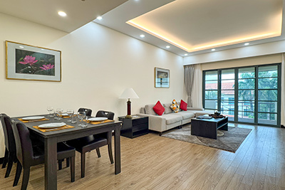 Diamond Westlake Suites: 02 bedroom apartment in luxury complex with outdoor pool