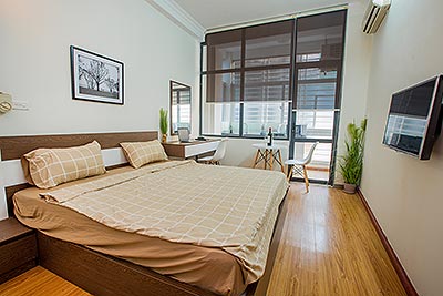 Dong Da District: Affordable studio apartment with separated kitchen