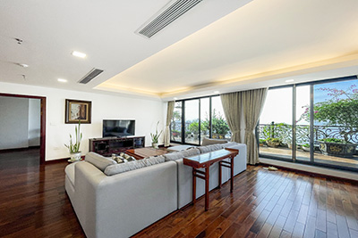 Fabulous West Lake view 3 bedroom Apartment on Xuan Dieu Street