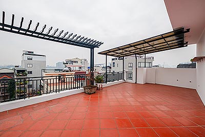 Cho thuê căn hộ view Hồ Tây: 75m2, một phòng ngủ, hiện đại - sáng -thoáng - cao cấp