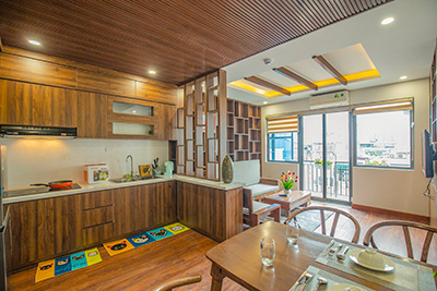 Cho thuê căn hộ 1 phòng ngủ có ban công rộng tại Linh Lang, Ba Đình
