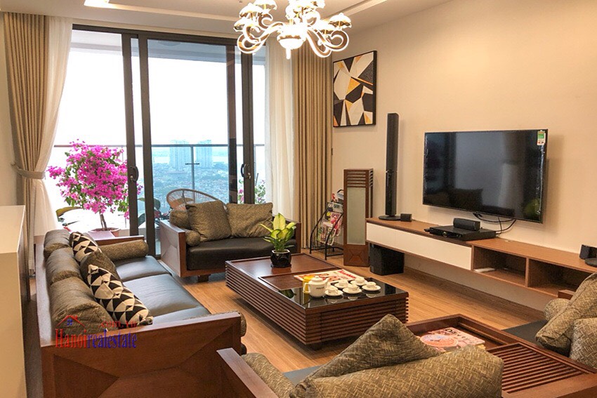 For rent : a high-end condominium located in the heart of Ba Dinh District, overlooking the stunning West Lake 