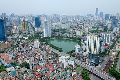 Cho thuê căn hộ 3 phòng ngủ tầng cao với view hồ Ngọc Khánh và toàn cảnh thành phố